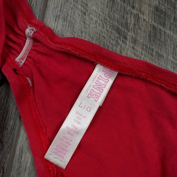 VS Red Love‎ Pink Thong - Picture 10 of 12